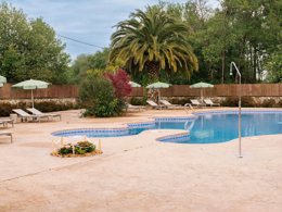 Camping Pas Cher vous présente avec son site Officiel campingpascher.fr, le Camping Wecamp Cudillero classé 3 étoiles, situé sur la commune de Cudillero dans le département Asturies (Asturies) en Espagne. Le camping Wecamp Cudillero vous propose un hébergement de type tente. Cet hébergement propose plus de 93 dates différentes pour réserver ! Pour dévouvrir la période la moins chère, consultez la rubrique 'Tarifs' et sélectionnez votre mois de départ. L'établissement vous propose 7 autres types d'hébergements. Découvrez tous nos séjours à petits prix dans la commune et aux alentours de Cudillero du département : Asturies (Asturies). Piscine extérieure, Animations familiales, Club enfants, Aire de jeux enfants, Ping-pong, Terrain de volley-ball, Bar, Restaurant, Épicerie,... En savoir plus : cliquez-ICI.