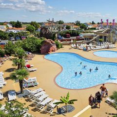 Camping Pas Cher vous présente avec son site Officiel campingpascher.fr, le Établissement Kampaoh La Rochelle, situé sur la commune de La Rochelle dans le département Charente-maritime (Poitou-charentes) en France. L'établissement Kampaoh La Rochelle vous propose un hébergement de type tente toile et bois. L'établissement vous propose 3 autres types d'hébergements. Découvrez tous nos séjours à petits prix dans la commune et aux alentours de La Rochelle du département : Charente-maritime (Poitou-charentes).... En savoir plus : cliquez-ICI.