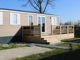 Camping Pas Cher vous présente avec son site Officiel campingpascher.fr, le Camping Siblu In De Bongerd classé 4 étoiles, situé sur la commune de Oostkapelle dans le département Veere (Zélande) au Pays-bas. Le camping Siblu In De Bongerd, vous présente un hébergement de type mobil-home pour 4 personnes et télévision. Le camping Siblu In De Bongerd vous propose du vendredi 27 mars au vendredi 03 avril 2026 pour 7 nuits à 405€. Cette location propose 125 dates différentes pour réserver votre séjour. Découvrez également les 4 autres gammes d'hébergements du camping. Les Avis clients pour le Camping Siblu In De Bongerd sont excellents avec une note moyenne de 8 sur 10. Piscine chauffée, Piscine couverte, Animations familiales, Club ados, Club enfants, Aire de jeux enfants, Terrain multisports, Bar, Boulangerie, Plats à emporter, Restaurant,... En savoir plus : cliquez-ICI.