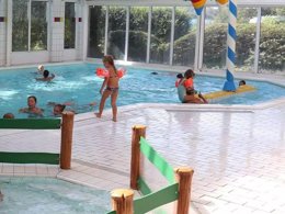 Camping Pas Cher vous présente avec son site Officiel campingpascher.fr, le Camping Siblu In De Bongerd classé 4 étoiles, situé sur la commune de Oostkapelle dans le département Veere (Zélande) au Pays-bas. Le camping Siblu In De Bongerd, vous présente un hébergement de type mobil-home pour 4 personnes et télévision. Le camping Siblu In De Bongerd vous propose du vendredi 27 mars au vendredi 03 avril 2026 pour 7 nuits à 405€. Cette location propose 125 dates différentes pour réserver votre séjour. Découvrez également les 4 autres gammes d'hébergements du camping. Les Avis clients pour le Camping Siblu In De Bongerd sont excellents avec une note moyenne de 8 sur 10. Piscine chauffée, Piscine couverte, Animations familiales, Club ados, Club enfants, Aire de jeux enfants, Terrain multisports, Bar, Boulangerie, Plats à emporter, Restaurant,... En savoir plus : cliquez-ICI.