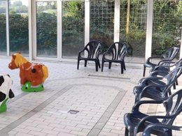 Camping Pas Cher vous présente avec son site Officiel campingpascher.fr, le Camping Siblu In De Bongerd classé 4 étoiles, situé sur la commune de Oostkapelle dans le département Veere (Zélande) au Pays-bas. Le camping Siblu In De Bongerd, vous présente un hébergement de type chalet pour 4 personnes et télévision. Le camping Siblu In De Bongerd vous propose du mardi 07 avril au mardi 14 avril 2026 pour 7 nuits à 466€. Cette location propose 115 dates différentes pour réserver votre séjour. Découvrez également les 4 autres gammes d'hébergements du camping. Les Avis clients pour le Camping Siblu In De Bongerd sont excellents avec une note moyenne de 8 sur 10. Piscine chauffée, Piscine couverte, Animations familiales, Club ados, Club enfants, Aire de jeux enfants, Terrain multisports, Bar, Boulangerie, Plats à emporter, Restaurant,... En savoir plus : cliquez-ICI.