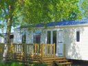 Camping Pas Cher vous présente avec son site Officiel campingpascher.fr, le Camping Siblu Lauwersoog classé 4 étoiles, situé sur la commune de Lauwersoog dans le département Het Hogeland (Groningue) au Pays-bas. Le camping Siblu Lauwersoog, vous présente un hébergement de type mobil-home pour 4 personnes. Le camping Siblu Lauwersoog vous propose du vendredi 27 mars au vendredi 03 avril 2026 pour 7 nuits à 294€. Cette location propose 136 dates différentes pour réserver votre séjour. Découvrez également les 8 autres gammes d'hébergements du camping. Les Avis clients pour le Camping Siblu Lauwersoog sont excellents avec une note moyenne de 9 sur 10. Lac, Animations familiales, Club ados, Club enfants, Aire de jeux enfants, Ping-pong, Piscine, Pétanque, Salle de jeux vidéo, Bar, Plats à emporter, Restaurant, Supermarché,... En savoir plus : cliquez-ICI.