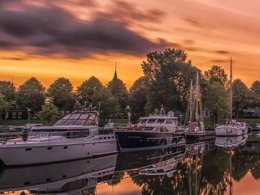 Camping Pas Cher vous présente avec son site Officiel campingpascher.fr, le Camping Siblu Lauwersoog classé 4 étoiles, situé sur la commune de Lauwersoog dans le département Het Hogeland (Groningue) au Pays-bas. Le camping Siblu Lauwersoog, vous présente un hébergement de type mobil-home pour 4 personnes. Le camping Siblu Lauwersoog vous propose du vendredi 27 mars au vendredi 03 avril 2026 pour 7 nuits à 294€. Cette location propose 136 dates différentes pour réserver votre séjour. Découvrez également les 8 autres gammes d'hébergements du camping. Les Avis clients pour le Camping Siblu Lauwersoog sont excellents avec une note moyenne de 9 sur 10. Lac, Animations familiales, Club ados, Club enfants, Aire de jeux enfants, Ping-pong, Piscine, Pétanque, Salle de jeux vidéo, Bar, Plats à emporter, Restaurant, Supermarché,... En savoir plus : cliquez-ICI.