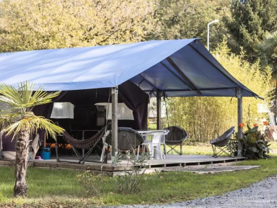 Camping Pas Cher vous présente avec son site Officiel campingpascher.fr, le Camping Maeva Club Royal Océan classé 4 étoiles, situé sur la commune de Saint Sulpice De Royan dans le département Charente-maritime (Poitou Charentes) en France. Le camping Maeva Club Royal Océan, vous présente un hébergement de type tente de 34 m² pour 5 personnes. Le camping Maeva Club Royal Océan vous proposeun séjour PAS CHER avec une REMISEdu jeudi 04 juin au jeudi 11 juin 2026 avec une PROMO de DERNIÈRE MINUTE, en promotion à -30% pour 7 nuits à 189 € au lieu de 270,0 € soit une Économie de 81 €. Cette location propose 48 dates différentes pour réserver votre séjour. Découvrez également les 17 autres gammes d'hébergements du camping. Les Avis clients pour le Camping Maeva Club Royal Océan sont excellents avec une note moyenne de 9 sur 10. Piscine chauffée, Piscine extérieure, Animation enfants, Animations familiales, Aire de jeux enfants, Parcours sportif, Ping-pong, Pétanque, Terrain multisports, Bar, Dépôt de pain, Snack/Bar,... En savoir plus : cliquez-ICI.