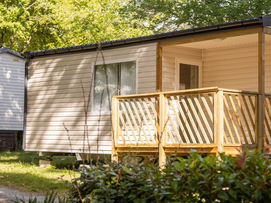 Camping Pas Cher vous présente avec son site Officiel campingpascher.fr, le Camping Maeva Club Royal Océan classé 4 étoiles, situé sur la commune de Saint Sulpice De Royan dans le département Charente-maritime (Poitou Charentes) en France. Le camping Maeva Club Royal Océan, vous présente un hébergement de type mobil-home de 25 m² pour 4 personnes et télévision. Le camping Maeva Club Royal Océan vous propose du sam. 13 juin au sam. 20 juin 2026, en promotion à -29% pour 7 nuits à 210,94 € au lieu de 299,0 € soit une Économie de 88,06 €. Cette location propose 1 dates différentes pour réserver votre séjour. Découvrez également les 17 autres gammes d'hébergements du camping. Les Avis clients pour le Camping Maeva Club Royal Océan sont excellents avec une note moyenne de 9 sur 10. Piscine chauffée, Piscine extérieure, Animation enfants, Animations familiales, Aire de jeux enfants, Parcours sportif, Ping-pong, Pétanque, Terrain multisports, Bar, Dépôt de pain, Snack/Bar,... En savoir plus : cliquez-ICI.