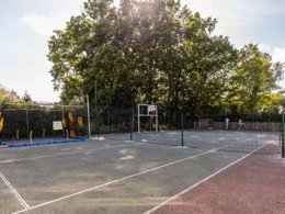 Camping Pas Cher vous présente avec son site Officiel campingpascher.fr, le Camping Maeva Club Royal Océan classé 4 étoiles, situé sur la commune de Saint Sulpice De Royan dans le département Charente-maritime (Poitou Charentes) en France. Le camping Maeva Club Royal Océan, vous présente un hébergement de type mobil-home de 19 m² pour 4 personnes. Le camping Maeva Club Royal Océan vous proposeun séjour PAS CHER avec une REMISEdu vendredi 15 mai au vendredi 22 mai 2026, en promotion à -30% pour 7 nuits à 169 € au lieu de 241,43 € soit une Économie de 72,43 €. Cette location propose 99 dates différentes pour réserver votre séjour. Découvrez également les 16 autres gammes d'hébergements du camping. Les Avis clients pour le Camping Maeva Club Royal Océan sont excellents avec une note moyenne de 9 sur 10. Piscine chauffée, Piscine extérieure, Animation enfants, Animations familiales, Aire de jeux enfants, Parcours sportif, Ping-pong, Pétanque, Terrain multisports, Bar, Dépôt de pain, Snack/Bar,... En savoir plus : cliquez-ICI.