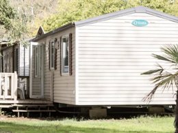 Camping Pas Cher vous présente avec son site Officiel campingpascher.fr, le Camping Maeva Club Royal Océan classé 4 étoiles, situé sur la commune de Saint Sulpice De Royan dans le département Charente-maritime (Poitou Charentes) en France. Le camping Maeva Club Royal Océan, vous présente un hébergement de type mobil-home de 32 m² pour 6 personnes. Le camping Maeva Club Royal Océan vous proposeun séjour PAS CHER avec une REMISEdu sam. 16 mai au sam. 23 mai 2026, en promotion à -30% pour 7 nuits à 199 € au lieu de 284,29 € soit une Économie de 85,29 €. Cette location propose 105 dates différentes pour réserver votre séjour. Découvrez également les 16 autres gammes d'hébergements du camping. Les Avis clients pour le Camping Maeva Club Royal Océan sont excellents avec une note moyenne de 9 sur 10. Piscine chauffée, Piscine extérieure, Animation enfants, Animations familiales, Aire de jeux enfants, Parcours sportif, Ping-pong, Pétanque, Terrain multisports, Bar, Dépôt de pain, Snack/Bar,... En savoir plus : cliquez-ICI.