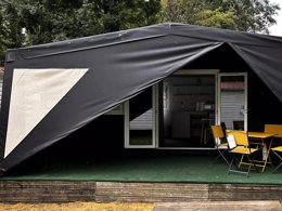 Camping Pas Cher vous présente avec son site Officiel campingpascher.fr, le Camping Maeva Club Royal Océan classé 4 étoiles, situé sur la commune de Saint Sulpice De Royan dans le département Charente-maritime (Poitou Charentes) en France. Le camping Maeva Club Royal Océan, vous présente un hébergement de type hébergement insolite de 15 m² pour 4 personnes. Le camping Maeva Club Royal Océan vous proposeun séjour PAS CHER avec une REMISEdu lundi 04 mai au lundi 11 mai 2026, en promotion à -30% pour 7 nuits à 189 € au lieu de 270,0 € soit une Économie de 81 €. Cette location propose 84 dates différentes pour réserver votre séjour. Découvrez également les 16 autres gammes d'hébergements du camping. Les Avis clients pour le Camping Maeva Club Royal Océan sont excellents avec une note moyenne de 9 sur 10. Piscine chauffée, Piscine extérieure, Animation enfants, Animations familiales, Aire de jeux enfants, Parcours sportif, Ping-pong, Pétanque, Terrain multisports, Bar, Dépôt de pain, Snack/Bar,... En savoir plus : cliquez-ICI.