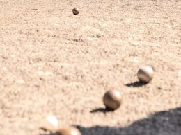 Camping Pas Cher vous présente avec son site Officiel campingpascher.fr, le Camping Maeva Club Royal Océan classé 4 étoiles, situé sur la commune de Saint Sulpice De Royan dans le département Charente-maritime (Poitou Charentes) en France. Le camping Maeva Club Royal Océan, vous présente un hébergement de type mobil-home de 29 m². Le camping Maeva Club Royal Océan vous proposeun séjour PAS CHER avec une REMISEdu sam. 16 mai au sam. 23 mai 2026, en promotion à -30% pour 7 nuits à 169 € au lieu de 241,43 € soit une Économie de 72,43 €. Cette location propose 113 dates différentes pour réserver votre séjour. Découvrez également les 16 autres gammes d'hébergements du camping. Les Avis clients pour le Camping Maeva Club Royal Océan sont excellents avec une note moyenne de 9 sur 10. Piscine chauffée, Piscine extérieure, Animation enfants, Animations familiales, Aire de jeux enfants, Parcours sportif, Ping-pong, Pétanque, Terrain multisports, Bar, Dépôt de pain, Snack/Bar,... En savoir plus : cliquez-ICI.