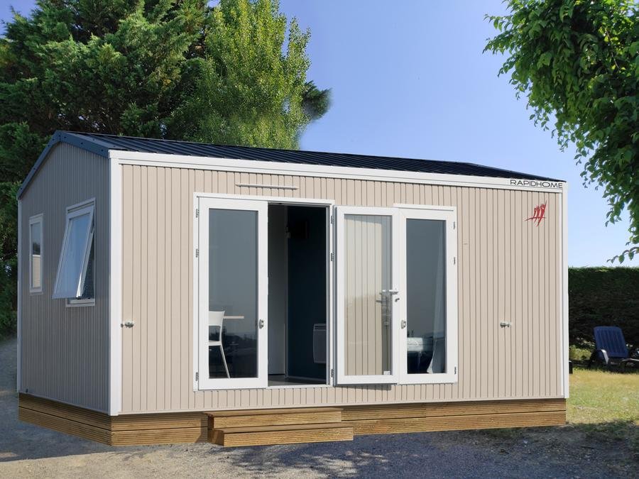 Camping Pas Cher vous présente avec son site Officiel campingpascher.fr, le Camping L'Eden classé 3 étoiles, situé sur la commune de Bretignolles Sur Mer dans le département Vendée (Pays De La Loire) en France. Le camping L'Eden, vous présente un hébergement de type mobil-home de 20 m² pour 2 personnes. Le camping L'Eden vous propose du vendredi 25 septembre au vendredi 02 octobre 2026 pour 7 nuits à 326€. Cette location propose 45 dates différentes pour réserver votre séjour. Découvrez également les 8 autres gammes d'hébergements du camping. Les Avis clients pour le Camping L'Eden sont excellents avec une note moyenne de 9 sur 10. Piscine chauffée, Piscine couverte, Aire de jeux enfants, Cyclisme, Pétanque, Food truck,... En savoir plus : cliquez-ICI.