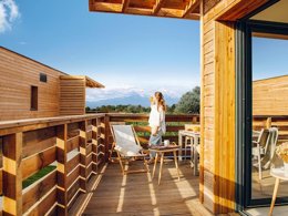 Camping Pas Cher vous présente avec son site Officiel campingpascher.fr, la Résidence Pierre & Vacances Premium Residence Le Domaine Du Golfe Du Lion classé 4 étoiles, située sur la commune de Saint Cyprien dans le département Pyrénées-orientales (Languedoc Roussillon) en France. La résidence Pierre & Vacances Premium Residence Le Domaine Du Golfe Du Lion, vous présente un hébergement de type villa de 70 m² avec climatisation et télévision. La résidence Pierre & Vacances Premium Residence Le Domaine Du Golfe Du Lion vous propose du sam. 13 décembre au sam. 20 décembre 2025 avec un DÉPART DEMAIN pour 7 nuits à 843€. Cette location propose 73 dates différentes pour réserver votre séjour. Découvrez également les 6 autres gammes d'hébergements de la résidence. Piscine chauffée, Piscine extérieure, Club ados, Club enfants, Aire de jeux enfants, Parcours sportif, Ping-pong, Pétanque, Terrain de beach-volley, Terrain multisports, Dépôt de pain, Snack/Bar,... En savoir plus : cliquez-ICI.