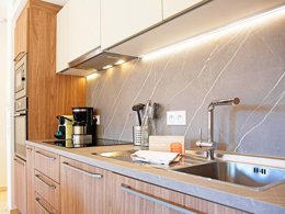 Camping Pas Cher vous présente avec son site Officiel campingpascher.fr, la Résidence Pierre & Vacances Premium Residence Le Domaine Du Golfe Du Lion classé 4 étoiles, située sur la commune de Saint Cyprien dans le département Pyrénées-orientales (Languedoc Roussillon) en France. La résidence Pierre & Vacances Premium Residence Le Domaine Du Golfe Du Lion, vous présente un hébergement de type villa de 84 m² avec climatisation et télévision. La résidence Pierre & Vacances Premium Residence Le Domaine Du Golfe Du Lion vous propose du sam. 28 mars au sam. 04 avril 2026 pour 7 nuits à 1271€. Cette location propose 5 dates différentes pour réserver votre séjour. Découvrez également les 6 autres gammes d'hébergements de la résidence. Piscine chauffée, Piscine extérieure, Club ados, Club enfants, Aire de jeux enfants, Parcours sportif, Ping-pong, Pétanque, Terrain de beach-volley, Terrain multisports, Dépôt de pain, Snack/Bar,... En savoir plus : cliquez-ICI.