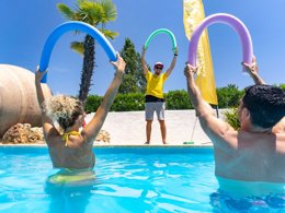 Camping Pas Cher vous présente avec son site Officiel campingpascher.fr, le Camping Sandaya Riviera D'Azur classé 5 étoiles, situé sur la commune de Saint Aygulf dans le département Var (Provence Alpes Côte D'azur) en France. Le camping Sandaya Riviera D'Azur, vous présente un hébergement de type lodge de 22 m². Le camping Sandaya Riviera D'Azur vous proposeun séjour PAS CHER avec une REMISEdu jeudi 04 juin au jeudi 11 juin 2026 avec une PROMO de DERNIÈRE MINUTE, en promotion à -32% pour 7 nuits à 259,20 € au lieu de 385 € soit une Économie de 125,80 €. Cette location propose 72 dates différentes pour réserver votre séjour. Découvrez également les 17 autres gammes d'hébergements du camping. Les Avis clients pour le Camping Sandaya Riviera D'Azur sont excellents avec une note moyenne de 8 sur 10. Mer, Piscine extérieure, Aire de jeux enfants, Canoë-kayak, Centre équestre, Court de tennis, Jet-ski, Ping-pong, Plongée, Pétanque, Terrain de basketball, Terrain de football, Terrain de volley-ball, Terrain multisports, Bar, Dépôt de pain, Pizzeria, Plats à emporter, Restaurant, Snack/Bar, Épicerie,... En savoir plus : cliquez-ICI.