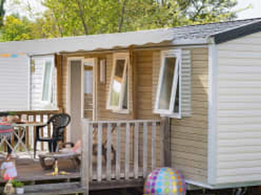 Camping Pas Cher vous présente avec son site Officiel campingpascher.fr, le Camping Sandaya Sanguinet Plage classé 5 étoiles, situé sur la commune de Sanguinet dans le département Landes (Aquitaine) en France. Le camping Sandaya Sanguinet Plage, vous présente un hébergement de type mobil-home de 21 m² pour 4 personnes. Le camping Sandaya Sanguinet Plage vous propose du jeudi 04 juin au jeudi 11 juin 2026 avec une PROMO de DERNIÈRE MINUTE, en promotion à -19% pour 7 nuits à 270,40 € au lieu de 336 € soit une Économie de 65,60 €. Cette location propose 66 dates différentes pour réserver votre séjour. Découvrez également les 12 autres gammes d'hébergements du camping. LacMer, Parc aquatique, Piscine couverte, Piscine extérieure, Animations familiales, Club ados, Club enfants, Aire de jeux enfants, Canoë-kayak, Court de tennis, Golf, Paddle, Ping-pong, Planche à voile, Pétanque, Salle de jeux vidéo, Skatepark, Structure gonflable enfants, Terrain de basketball, Terrain de beach-volley, Terrain de football, Terrain de volley-ball, Terrain multisports, kiteSurf, Bar, Pizzeria, Plats à emporter, Restaurant, Snack/Bar, Épicerie,... En savoir plus : cliquez-ICI.