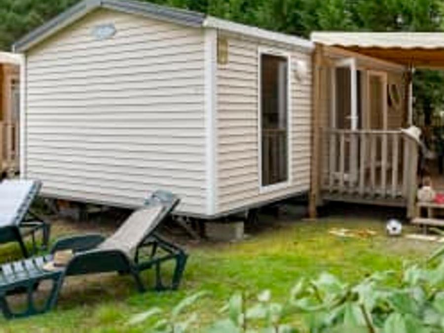 Camping Pas Cher vous présente avec son site Officiel campingpascher.fr, le Camping Sandaya Sanguinet Plage classé 5 étoiles, situé sur la commune de Sanguinet dans le département Landes (Aquitaine) en France. Le camping Sandaya Sanguinet Plage, vous présente un hébergement de type mobil-home de 27 m² pour 5 personnes et télévision. Le camping Sandaya Sanguinet Plage vous propose du jeudi 04 juin au jeudi 11 juin 2026 avec une PROMO de DERNIÈRE MINUTE, en promotion à -20% pour 7 nuits à 330,40 € au lieu de 413 € soit une Économie de 82,60 €. Cette location propose 66 dates différentes pour réserver votre séjour. Découvrez également les 12 autres gammes d'hébergements du camping. LacMer, Parc aquatique, Piscine couverte, Piscine extérieure, Animations familiales, Club ados, Club enfants, Aire de jeux enfants, Canoë-kayak, Court de tennis, Golf, Paddle, Ping-pong, Planche à voile, Pétanque, Salle de jeux vidéo, Skatepark, Structure gonflable enfants, Terrain de basketball, Terrain de beach-volley, Terrain de football, Terrain de volley-ball, Terrain multisports, kiteSurf, Bar, Pizzeria, Plats à emporter, Restaurant, Snack/Bar, Épicerie,... En savoir plus : cliquez-ICI.