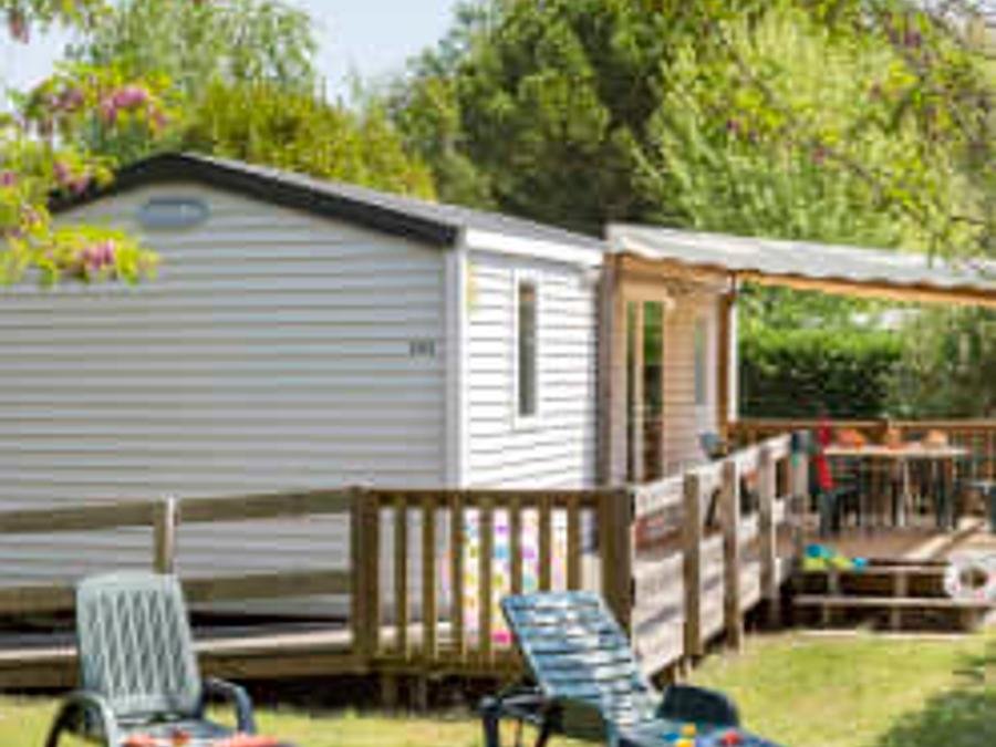 Camping Pas Cher vous présente avec son site Officiel campingpascher.fr, le Camping Sandaya Sanguinet Plage classé 5 étoiles, situé sur la commune de Sanguinet dans le département Landes (Aquitaine) en France. Le camping Sandaya Sanguinet Plage, vous présente un hébergement de type mobil-home de 27 m² pour 5 personnes et télévision. Le camping Sandaya Sanguinet Plage vous proposeun séjour PAS CHER avec une REMISEdu sam. 20 juin au sam. 27 juin 2026, en promotion à -31% pour 7 nuits à 330,40 € au lieu de 483 € soit une Économie de 152,60 €. Cette location propose 16 dates différentes pour réserver votre séjour. Découvrez également les 12 autres gammes d'hébergements du camping. LacMer, Parc aquatique, Piscine couverte, Piscine extérieure, Animations familiales, Club ados, Club enfants, Aire de jeux enfants, Canoë-kayak, Court de tennis, Golf, Paddle, Ping-pong, Planche à voile, Pétanque, Salle de jeux vidéo, Skatepark, Structure gonflable enfants, Terrain de basketball, Terrain de beach-volley, Terrain de football, Terrain de volley-ball, Terrain multisports, kiteSurf, Bar, Pizzeria, Plats à emporter, Restaurant, Snack/Bar, Épicerie,... En savoir plus : cliquez-ICI.