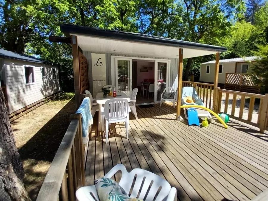 Camping Pas Cher vous présente avec son site Officiel campingpascher.fr, le Camping Le Luberon | Pausado classé 4 étoiles, situé sur la commune de Apt dans le département Vaucluse (Provence Alpes Côte D'azur) en France. Le camping Le Luberon | Pausado, vous présente un hébergement de type mobil-home de 27 m² pour 5 personnes avec climatisation et télévision. Le camping Le Luberon | Pausado vous propose du vendredi 02 octobre au vendredi 09 octobre 2026 pour 7 nuits à 469€. Cette location propose 76 dates différentes pour réserver votre séjour. Découvrez également les 20 autres gammes d'hébergements du camping. Les Avis clients pour le Camping Le Luberon | Pausado sont excellents avec une note moyenne de 8 sur 10. Piscine extérieure, Animations familiales, Club enfants, Aire de jeux enfants, Baby-foot, Cyclisme, Escalade, Ping-pong, Pétanque, Randonnée, Bar, Restaurant, Épicerie,... En savoir plus : cliquez-ICI.