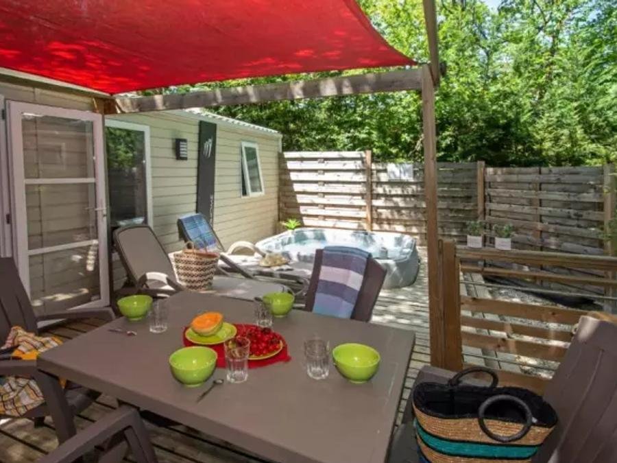 Camping Pas Cher vous présente avec son site Officiel campingpascher.fr, le Camping Le Luberon | Pausado classé 4 étoiles, situé sur la commune de Apt dans le département Vaucluse (Provence Alpes Côte D'azur) en France. Le camping Le Luberon | Pausado, vous présente un hébergement de type mobil-home de 29 m² pour 4 personnes avec climatisation et télévision. Le camping Le Luberon | Pausado vous propose du jeudi 01 octobre au jeudi 08 octobre 2026 pour 7 nuits à 629€. Cette location propose 45 dates différentes pour réserver votre séjour. Découvrez également les 21 autres gammes d'hébergements du camping. Les Avis clients pour le Camping Le Luberon | Pausado sont excellents avec une note moyenne de 8 sur 10. Piscine extérieure, Animations familiales, Club enfants, Aire de jeux enfants, Baby-foot, Cyclisme, Escalade, Ping-pong, Pétanque, Randonnée, Bar, Restaurant, Épicerie,... En savoir plus : cliquez-ICI.