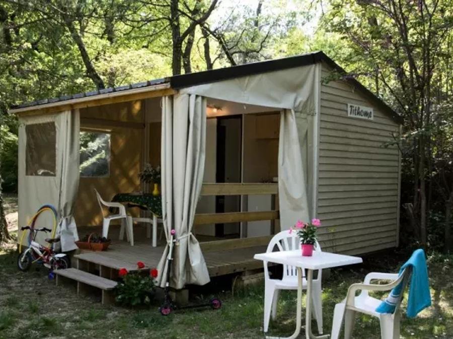Camping Pas Cher vous présente avec son site Officiel campingpascher.fr, le Camping Le Luberon | Pausado classé 4 étoiles, situé sur la commune de Apt dans le département Vaucluse (Provence Alpes Côte D'azur) en France. Le camping Le Luberon | Pausado, vous présente un hébergement de type mobil-home de 21 m² pour 5 personnes. Le camping Le Luberon | Pausado vous propose du sam. 12 septembre au sam. 19 septembre 2026 pour 7 nuits à 289€. Cette location propose 86 dates différentes pour réserver votre séjour. Découvrez également les 20 autres gammes d'hébergements du camping. Les Avis clients pour le Camping Le Luberon | Pausado sont excellents avec une note moyenne de 8 sur 10. Piscine extérieure, Animations familiales, Club enfants, Aire de jeux enfants, Baby-foot, Cyclisme, Escalade, Ping-pong, Pétanque, Randonnée, Bar, Restaurant, Épicerie,... En savoir plus : cliquez-ICI.