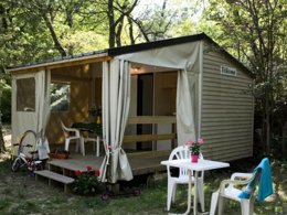 Camping Pas Cher vous présente avec son site Officiel campingpascher.fr, le Camping Le Luberon | Pausado classé 4 étoiles, situé sur la commune de Apt dans le département Vaucluse (Provence Alpes Côte D'azur) en France. Le camping Le Luberon | Pausado, vous présente un hébergement de type mobil-home de 21 m² pour 4 personnes. Le camping Le Luberon | Pausado vous propose du dimanche 13 septembre au dimanche 20 septembre 2026 pour 7 nuits à 269€. Cette location propose 158 dates différentes pour réserver votre séjour. Découvrez également les 18 autres gammes d'hébergements du camping. Les Avis clients pour le Camping Le Luberon | Pausado sont excellents avec une note moyenne de 8 sur 10. Piscine extérieure, Animations familiales, Club enfants, Aire de jeux enfants, Baby-foot, Cyclisme, Escalade, Ping-pong, Pétanque, Randonnée, Bar, Restaurant, Épicerie,... En savoir plus : cliquez-ICI.