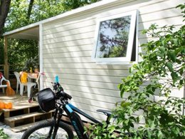 Camping Pas Cher vous présente avec son site Officiel campingpascher.fr, le Camping Le Luberon | Pausado classé 4 étoiles, situé sur la commune de Apt dans le département Vaucluse (Provence Alpes Côte D'azur) en France. Le camping Le Luberon | Pausado, vous présente un hébergement de type mobil-home de 24 m² pour 4 personnes avec climatisation et télévision. Le camping Le Luberon | Pausado vous propose du sam. 19 septembre au sam. 26 septembre 2026 pour 7 nuits à 439€. Cette location propose 148 dates différentes pour réserver votre séjour. Découvrez également les 18 autres gammes d'hébergements du camping. Les Avis clients pour le Camping Le Luberon | Pausado sont excellents avec une note moyenne de 8 sur 10. Piscine extérieure, Animations familiales, Club enfants, Aire de jeux enfants, Baby-foot, Cyclisme, Escalade, Ping-pong, Pétanque, Randonnée, Bar, Restaurant, Épicerie,... En savoir plus : cliquez-ICI.