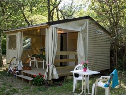 Camping Pas Cher vous présente avec son site Officiel campingpascher.fr, le Camping Le Luberon | Pausado classé 4 étoiles, situé sur la commune de Apt dans le département Vaucluse (Provence Alpes Côte D'azur) en France. Le camping Le Luberon | Pausado, vous présente un hébergement de type bungalow de 21 m² pour 5 personnes. Le camping Le Luberon | Pausado vous propose du dimanche 13 septembre au dimanche 20 septembre 2026, en promotion à -20% pour 7 nuits à 256 € au lieu de 320,0 € soit une Économie de 64 €. Cette location propose 158 dates différentes pour réserver votre séjour. Découvrez également les 18 autres gammes d'hébergements du camping. Les Avis clients pour le Camping Le Luberon | Pausado sont excellents avec une note moyenne de 8 sur 10. Piscine extérieure, Animations familiales, Club enfants, Aire de jeux enfants, Baby-foot, Cyclisme, Escalade, Ping-pong, Pétanque, Randonnée, Bar, Restaurant, Épicerie,... En savoir plus : cliquez-ICI.