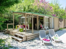 Camping Pas Cher vous présente avec son site Officiel campingpascher.fr, le Camping Le Luberon | Pausado classé 4 étoiles, situé sur la commune de Apt dans le département Vaucluse (Provence Alpes Côte D'azur) en France. Le camping Le Luberon | Pausado, vous présente un hébergement de type mobil-home de 28 m² pour 5 personnes avec climatisation et télévision. Le camping Le Luberon | Pausado vous propose du dimanche 20 septembre au dimanche 27 septembre 2026, en promotion à -20% pour 7 nuits à 406 € au lieu de 507,5 € soit une Économie de 101,50 €. Cette location propose 170 dates différentes pour réserver votre séjour. Découvrez également les 18 autres gammes d'hébergements du camping. Les Avis clients pour le Camping Le Luberon | Pausado sont excellents avec une note moyenne de 8 sur 10. Piscine extérieure, Animations familiales, Club enfants, Aire de jeux enfants, Baby-foot, Cyclisme, Escalade, Ping-pong, Pétanque, Randonnée, Bar, Restaurant, Épicerie,... En savoir plus : cliquez-ICI.