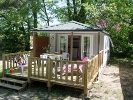 Camping Pas Cher vous présente avec son site Officiel campingpascher.fr, le Camping Le Luberon | Pausado classé 4 étoiles, situé sur la commune de Apt dans le département Vaucluse (Provence Alpes Côte D'azur) en France. Le camping Le Luberon | Pausado, vous présente un hébergement de type mobil-home de 27 m² pour 5 personnes avec climatisation et télévision. Le camping Le Luberon | Pausado vous propose du vendredi 02 octobre au vendredi 09 octobre 2026, en promotion à -20% pour 7 nuits à 426 € au lieu de 532,5 € soit une Économie de 106,50 €. Cette location propose 166 dates différentes pour réserver votre séjour. Découvrez également les 18 autres gammes d'hébergements du camping. Les Avis clients pour le Camping Le Luberon | Pausado sont excellents avec une note moyenne de 8 sur 10. Piscine extérieure, Animations familiales, Club enfants, Aire de jeux enfants, Baby-foot, Cyclisme, Escalade, Ping-pong, Pétanque, Randonnée, Bar, Restaurant, Épicerie,... En savoir plus : cliquez-ICI.