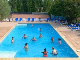 Camping Pas Cher vous présente avec son site Officiel campingpascher.fr, le Camping Le Luberon | Pausado classé 4 étoiles, situé sur la commune de Apt dans le département Vaucluse (Provence Alpes Côte D'azur) en France. Le camping Le Luberon | Pausado, vous présente un hébergement de type mobil-home de 18 m² avec climatisation et télévision. Le camping Le Luberon | Pausado vous propose du lundi 28 septembre au lundi 05 octobre 2026 pour 7 nuits à 369€. Cette location propose 158 dates différentes pour réserver votre séjour. Découvrez également les 19 autres gammes d'hébergements du camping. Les Avis clients pour le Camping Le Luberon | Pausado sont excellents avec une note moyenne de 8 sur 10. Piscine extérieure, Animations familiales, Club enfants, Aire de jeux enfants, Baby-foot, Cyclisme, Escalade, Ping-pong, Pétanque, Randonnée, Bar, Restaurant, Épicerie,... En savoir plus : cliquez-ICI.