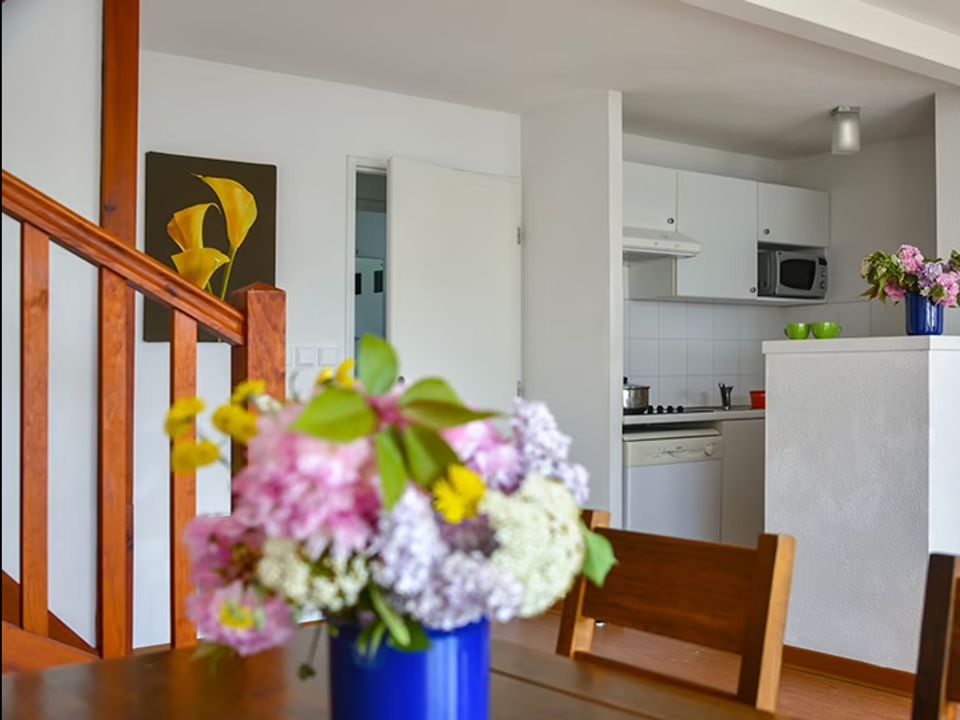 Camping Pas Cher vous présente avec son site Officiel campingpascher.fr, la Résidence Le Domaine De Saint Orens - Vacancéole, située sur la commune de Montreal dans le département Gers (Midi Pyrénées) en France. La résidence Le Domaine De Saint Orens - Vacancéole vous propose un hébergement de type appartement de 65 m² (télévision). L'établissement vous propose 10 autres types d'hébergements. Découvrez tous nos séjours à petits prix dans la commune et aux alentours de Montreal du département : Gers (Midi Pyrénées). Piscine extérieure, Aire de jeux enfants, Ping-pong, Terrain de beach-volley,... En savoir plus : cliquez-ICI.