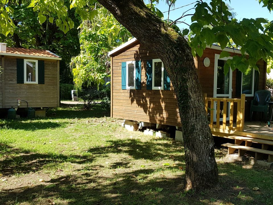 Camping Pas Cher vous présente avec son site Officiel campingpascher.fr, le Camping L'Endorph'in, situé sur la commune de Deols dans le département Indre (Centre-val De Loire) en France. Le camping L'Endorph'in, vous présente un hébergement de type mobil-home pour 3 personnes et télévision. Le camping L'Endorph'in vous propose du sam. 13 décembre au sam. 20 décembre 2025 avec un DÉPART DEMAIN pour 7 nuits à 250€. Cette location propose 12 dates différentes pour réserver votre séjour. Découvrez également les 5 autres gammes d'hébergements du camping. Aire de jeux enfants, Parcours sportif, Ping-pong, Pétanque,... En savoir plus : cliquez-ICI.