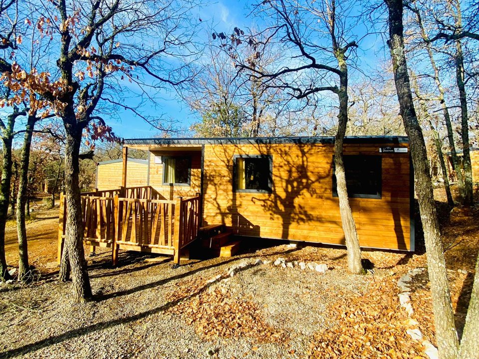 Camping Pas Cher vous présente avec son site Officiel campingpascher.fr, le Camping Liberté Verdon classé 3 étoiles, situé sur la commune de Artignosc Sur Verdon dans le département Var (Provence Alpes Côte D'azur) en France. Le camping Liberté Verdon vous propose un hébergement de type mobil-home de 25 m² pour 4 personnes. L'établissement vous propose 2 autres types d'hébergements. Découvrez tous nos séjours à petits prix dans la commune et aux alentours de Artignosc Sur Verdon du département : Var (Provence Alpes Côte D'azur). Les Avis clients pour le Camping Liberté Verdon sont excellents avec une note moyenne de 9 sur 10. Lac, Lagon, Animations familiales, Club enfants, Aire de jeux enfants, Canoë-kayak, Paddle, Ping-pong, Pédalo, Pétanque, Bar, Dépôt de pain, Plats à emporter, Restaurant, Snack/Bar, Épicerie,... En savoir plus : cliquez-ICI.