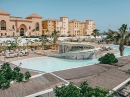 Camping Pas Cher vous présente avec son site Officiel campingpascher.fr, le Camping Costa Del Sol Glamping Village classé 4 étoiles, situé sur la commune de Fuengirola dans le département Málaga (Andalousie) en Espagne. Le camping Costa Del Sol Glamping Village, vous présente un hébergement de type studio de 18 m² avec climatisation et télévision. Le camping Costa Del Sol Glamping Village vous proposeun séjour PAS CHER avec une REMISEdu sam. 13 juin au sam. 20 juin 2026, en promotion à -31% pour 7 nuits à 703,80 € au lieu de 1020 € soit une Économie de 316,20 €. Cette location propose 39 dates différentes pour réserver votre séjour. Découvrez également les 6 autres gammes d'hébergements du camping. Les Avis clients pour le Camping Costa Del Sol Glamping Village sont excellents avec une note moyenne de 9 sur 10. Mer, Piscine extérieure, Animations familiales, Club enfants, Aire de jeux enfants, Salle de fitness, Terrain multisports, Restaurant,... En savoir plus : cliquez-ICI.