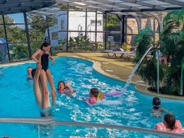 Camping Pas Cher vous présente avec son site Officiel campingpascher.fr, le Camping Aux Portes De Paimpol classé 3 étoiles, situé sur la commune de Kerfot dans le département Côtes-d'armor (Bretagne) en France. Le camping Aux Portes De Paimpol, vous présente un hébergement de type mobil-home de 26 m² pour 4 personnes et télévision. Le camping Aux Portes De Paimpol vous propose du sam. 18 avril au sam. 25 avril 2026 pour 7 nuits à 322€. Cette location propose 85 dates différentes pour réserver votre séjour. Découvrez également les 9 autres gammes d'hébergements du camping. Les Avis clients pour le Camping Aux Portes De Paimpol sont excellents avec une note moyenne de 9 sur 10. Mer, Piscine chauffée, Piscine couverte, Aire de jeux enfants, Baby-foot, Parcours sportif, Ping-pong, Pétanque, Bar, Dépôt de pain, Food truck, Épicerie,... En savoir plus : cliquez-ICI.