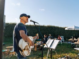 Camping Pas Cher vous présente avec son site Officiel campingpascher.fr, le Camping Sunêlia La Baie De Saint Pol classé 4 étoiles, situé sur la commune de Saint Pol De Léon dans le département Finistère (Bretagne) en France. Le camping Sunêlia La Baie De Saint Pol, vous présente un hébergement de type tente. Le camping Sunêlia La Baie De Saint Pol vous propose du vendredi 08 mai au vendredi 15 mai 2026, en promotion à -19% pour 7 nuits à 197,64 € au lieu de 244,0 € soit une Économie de 46,36 €. Cette location propose 150 dates différentes pour réserver votre séjour. Découvrez également les 11 autres gammes d'hébergements du camping. Les Avis clients pour le Camping Sunêlia La Baie De Saint Pol sont excellents avec une note moyenne de 8 sur 10. Mer, Piscine chauffée, Piscine extérieure, Animations familiales, Club enfants, Aire de jeux enfants, Cyclisme, Ping-pong, Pétanque, Randonnée, Structure gonflable enfants, Bar, Boulangerie, Dépôt de pain, Restaurant, Snack/Bar, Station-service, Supermarché, Épicerie,... En savoir plus : cliquez-ICI.