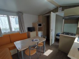 Camping Pas Cher vous présente avec son site Officiel campingpascher.fr, le Camping Sunêlia La Baie De Saint Pol classé 4 étoiles, situé sur la commune de Saint Pol De Léon dans le département Finistère (Bretagne) en France. Le camping Sunêlia La Baie De Saint Pol, vous présente un hébergement de type mobil-home de 27 m² pour 5 personnes et télévision. Le camping Sunêlia La Baie De Saint Pol vous propose du sam. 19 septembre au sam. 26 septembre 2026, en promotion à -19% pour 7 nuits à 302,94 € au lieu de 374,0 € soit une Économie de 71,06 €. Cette location propose 94 dates différentes pour réserver votre séjour. Découvrez également les 10 autres gammes d'hébergements du camping. Les Avis clients pour le Camping Sunêlia La Baie De Saint Pol sont excellents avec une note moyenne de 8 sur 10. Mer, Piscine chauffée, Piscine extérieure, Animations familiales, Club enfants, Aire de jeux enfants, Cyclisme, Ping-pong, Pétanque, Randonnée, Structure gonflable enfants, Bar, Boulangerie, Dépôt de pain, Restaurant, Snack/Bar, Station-service, Supermarché, Épicerie,... En savoir plus : cliquez-ICI.