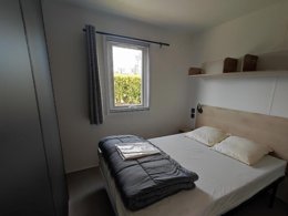 Camping Pas Cher vous présente avec son site Officiel campingpascher.fr, le Camping Sunêlia La Baie De Saint Pol classé 4 étoiles, situé sur la commune de Saint Pol De Léon dans le département Finistère (Bretagne) en France. Le camping Sunêlia La Baie De Saint Pol, vous présente un hébergement de type mobil-home de 27 m² et télévision. Le camping Sunêlia La Baie De Saint Pol vous propose du sam. 16 mai au sam. 23 mai 2026, en promotion à -19% pour 7 nuits à 340,20 € au lieu de 420,0 € soit une Économie de 79,80 €. Cette location propose 93 dates différentes pour réserver votre séjour. Découvrez également les 10 autres gammes d'hébergements du camping. Les Avis clients pour le Camping Sunêlia La Baie De Saint Pol sont excellents avec une note moyenne de 8 sur 10. Mer, Piscine chauffée, Piscine extérieure, Animations familiales, Club enfants, Aire de jeux enfants, Cyclisme, Ping-pong, Pétanque, Randonnée, Structure gonflable enfants, Bar, Boulangerie, Dépôt de pain, Restaurant, Snack/Bar, Station-service, Supermarché, Épicerie,... En savoir plus : cliquez-ICI.