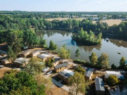 Camping Pas Cher vous présente avec son site Officiel campingpascher.fr, le Camping Sunelia L'Etang De Sologne classé 3 étoiles, situé sur la commune de Nouan Le Fuzelier dans le département Loir-et-cher (Centre Val De Loire) en France. Le camping Sunelia L'Etang De Sologne, vous présente un hébergement de type tente. Le camping Sunelia L'Etang De Sologne vous propose du vendredi 28 août au vendredi 04 septembre 2026, en promotion à -19% pour 7 nuits à 168,48 € au lieu de 208,0 € soit une Économie de 39,52 €. Cette location propose 84 dates différentes pour réserver votre séjour. Découvrez également les 16 autres gammes d'hébergements du camping. Les Avis clients pour le Camping Sunelia L'Etang De Sologne sont excellents avec une note moyenne de 9 sur 10. Piscine chauffée, Piscine extérieure, Animations familiales, Club enfants, Aire de jeux enfants, Baby-foot, Court de tennis, Cyclisme, Ping-pong, Pétanque, Salle de jeux vidéo, Terrain de badminton, Terrain de volley-ball, Trampoline, Bar, Dépôt de pain, Snack/Bar, Épicerie,... En savoir plus : cliquez-ICI.