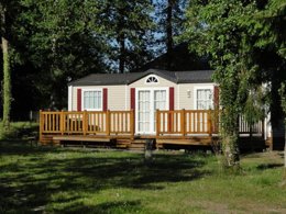 Camping Pas Cher vous présente avec son site Officiel campingpascher.fr, le Camping Sunelia L'Etang De Sologne classé 3 étoiles, situé sur la commune de Nouan Le Fuzelier dans le département Loir-et-cher (Centre Val De Loire) en France. Le camping Sunelia L'Etang De Sologne, vous présente un hébergement de type mobil-home de 34 m² pour 1 personne et télévision. Le camping Sunelia L'Etang De Sologne vous propose du vendredi 02 octobre au vendredi 09 octobre 2026, en promotion à -27% pour 7 nuits à 176,40 € au lieu de 245,0 € soit une Économie de 68,60 €. Cette location propose 109 dates différentes pour réserver votre séjour. Découvrez également les 16 autres gammes d'hébergements du camping. Les Avis clients pour le Camping Sunelia L'Etang De Sologne sont excellents avec une note moyenne de 9 sur 10. Piscine chauffée, Piscine extérieure, Animations familiales, Club enfants, Aire de jeux enfants, Baby-foot, Court de tennis, Cyclisme, Ping-pong, Pétanque, Salle de jeux vidéo, Terrain de badminton, Terrain de volley-ball, Trampoline, Bar, Dépôt de pain, Snack/Bar, Épicerie,... En savoir plus : cliquez-ICI.