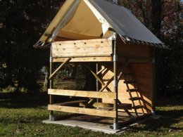 Camping Pas Cher vous présente avec son site Officiel campingpascher.fr, le Camping Sunelia L'Etang De Sologne classé 3 étoiles, situé sur la commune de Nouan Le Fuzelier dans le département Loir-et-cher (Centre Val De Loire) en France. Le camping Sunelia L'Etang De Sologne, vous présente un hébergement de type tente. Le camping Sunelia L'Etang De Sologne vous propose du vendredi 02 octobre au vendredi 09 octobre 2026, en promotion à -28% pour 7 nuits à 146,16 € au lieu de 203,0 € soit une Économie de 56,84 €. Cette location propose 185 dates différentes pour réserver votre séjour. Découvrez également les 16 autres gammes d'hébergements du camping. Les Avis clients pour le Camping Sunelia L'Etang De Sologne sont excellents avec une note moyenne de 9 sur 10. Piscine chauffée, Piscine extérieure, Animations familiales, Club enfants, Aire de jeux enfants, Baby-foot, Court de tennis, Cyclisme, Ping-pong, Pétanque, Salle de jeux vidéo, Terrain de badminton, Terrain de volley-ball, Trampoline, Bar, Dépôt de pain, Snack/Bar, Épicerie,... En savoir plus : cliquez-ICI.