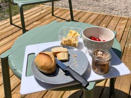 Camping Pas Cher vous présente avec son site Officiel campingpascher.fr, le Camping Sunelia L'Etang De Sologne classé 3 étoiles, situé sur la commune de Nouan Le Fuzelier dans le département Loir-et-cher (Centre Val De Loire) en France. Le camping Sunelia L'Etang De Sologne, vous présente un hébergement de type tente. Le camping Sunelia L'Etang De Sologne vous propose du vendredi 02 octobre au vendredi 09 octobre 2026, en promotion à -28% pour 7 nuits à 146,16 € au lieu de 203,0 € soit une Économie de 56,84 €. Cette location propose 185 dates différentes pour réserver votre séjour. Découvrez également les 16 autres gammes d'hébergements du camping. Les Avis clients pour le Camping Sunelia L'Etang De Sologne sont excellents avec une note moyenne de 9 sur 10. Piscine chauffée, Piscine extérieure, Animations familiales, Club enfants, Aire de jeux enfants, Baby-foot, Court de tennis, Cyclisme, Ping-pong, Pétanque, Salle de jeux vidéo, Terrain de badminton, Terrain de volley-ball, Trampoline, Bar, Dépôt de pain, Snack/Bar, Épicerie,... En savoir plus : cliquez-ICI.