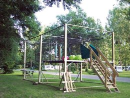 Camping Pas Cher vous présente avec son site Officiel campingpascher.fr, le Camping Sunelia L'Etang De Sologne classé 3 étoiles, situé sur la commune de Nouan Le Fuzelier dans le département Loir-et-cher (Centre Val De Loire) en France. Le camping Sunelia L'Etang De Sologne, vous présente un hébergement de type mobil-home de 30 m² avec climatisation et télévision. Le camping Sunelia L'Etang De Sologne vous propose du vendredi 02 octobre au vendredi 09 octobre 2026, en promotion à -28% pour 7 nuits à 262,08 € au lieu de 364,0 € soit une Économie de 101,92 €. Cette location propose 102 dates différentes pour réserver votre séjour. Découvrez également les 16 autres gammes d'hébergements du camping. Les Avis clients pour le Camping Sunelia L'Etang De Sologne sont excellents avec une note moyenne de 9 sur 10. Piscine chauffée, Piscine extérieure, Animations familiales, Club enfants, Aire de jeux enfants, Baby-foot, Court de tennis, Cyclisme, Ping-pong, Pétanque, Salle de jeux vidéo, Terrain de badminton, Terrain de volley-ball, Trampoline, Bar, Dépôt de pain, Snack/Bar, Épicerie,... En savoir plus : cliquez-ICI.