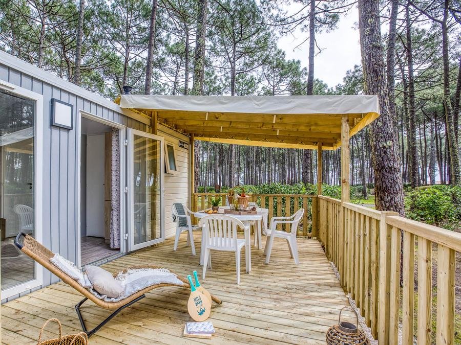 Camping Pas Cher vous présente avec son site Officiel campingpascher.fr, le Camping Le Tedey classé 4 étoiles, situé sur la commune de Lacanau dans le département Gironde (Aquitaine) en France. Le camping Le Tedey vous propose un hébergement de type mobil-home de 32 m² avec climatisation (télévision). L'établissement vous propose 11 autres types d'hébergements. Découvrez tous nos séjours à petits prix dans la commune et aux alentours de Lacanau du département : Gironde (Aquitaine). Les Avis clients pour le Camping Le Tedey sont excellents avec une note moyenne de 8 sur 10. Animations familiales, Club enfants, Canoë-kayak, Cyclisme, Paddle, Ping-pong, Pétanque, Randonnée, Terrain de beach-volley, Voile, kiteSurf, Plats à emporter, Restaurant, Snack/Bar,... En savoir plus : cliquez-ICI.