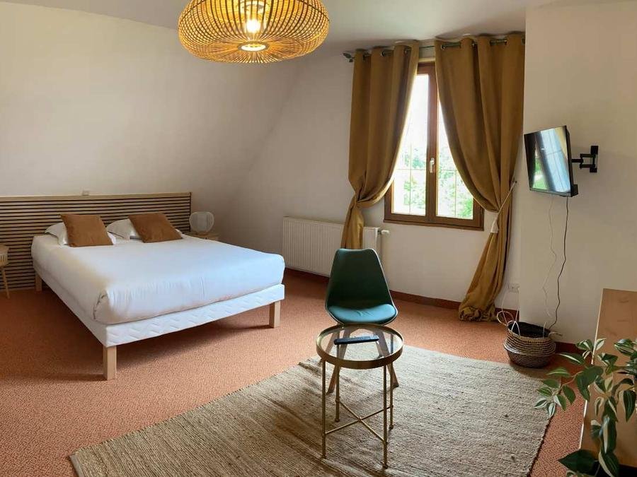 Camping Pas Cher vous présente avec son site Officiel campingpascher.fr, le Camping Parc De Launay, situé sur la commune de Souvigne dans le département Indre-et-loire (Centre Val De Loire) en France. Le camping Parc De Launay vous propose un hébergement de type chambre de 50 m² pour 5 personnes (télévision). L'établissement vous propose 8 autres types d'hébergements. Découvrez tous nos séjours à petits prix dans la commune et aux alentours de Souvigne du département : Indre-et-loire (Centre Val De Loire). Les Avis clients pour le Camping Parc De Launay sont excellents avec une note moyenne de 9 sur 10. Aire de jeux enfants, Canoë-kayak, Cyclisme, Randonnée, Sports nautiques,... En savoir plus : cliquez-ICI.