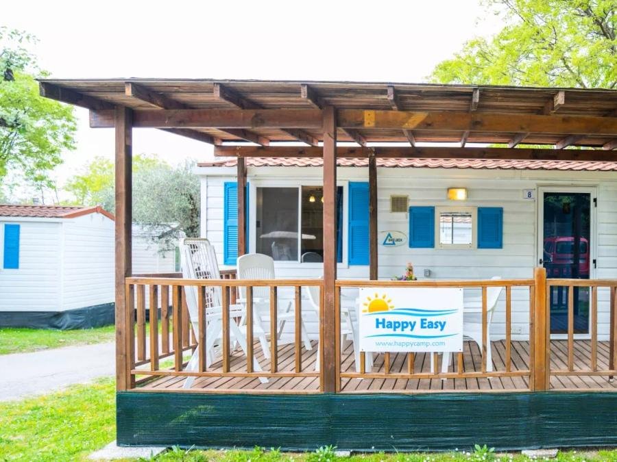 Camping Pas Cher vous présente avec son site Officiel campingpascher.fr, le Camping Lido Di Sesto Boats&Restaurant, situé sur la commune de Sesto Calende dans le département Varèse (Lombardie) en Italie. Le camping Lido Di Sesto Boats&Restaurant vous propose un hébergement de type mobil-home de 24 m² pour 1 personne. L'établissement vous propose 2 autres types d'hébergements. Découvrez tous nos séjours à petits prix dans la commune et aux alentours de Sesto Calende du département : Varèse (Lombardie). Lac, Piscine extérieure, Canoë-kayak, Bar, Restaurant,... En savoir plus : cliquez-ICI.