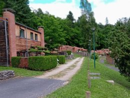 Camping Pas Cher vous présente avec son site Officiel campingpascher.fr, le Camping Olydea Vorey-sur-Arzon classé 3 étoiles, situé sur la commune de Vorey dans le département Haute-loire (Auvergne) en France. Le camping Olydea Vorey-sur-Arzon, vous présente un hébergement de type appartement pour 8 personnes et télévision. Le camping Olydea Vorey-sur-Arzon vous propose du sam. 04 avril au sam. 11 avril 2026 pour 7 nuits à 685.3€. Cette location propose 168 dates différentes pour réserver votre séjour. Découvrez également les 3 autres gammes d'hébergements du camping. Piscine extérieure, Aire de jeux enfants, Canoë-kayak, Court de tennis, Cyclisme, Pétanque, Terrain de basketball, Terrain de volley-ball, Bar, Restaurant, Supermarché,... En savoir plus : cliquez-ICI.