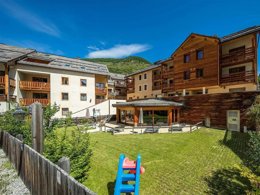 Camping Pas Cher vous présente avec son site Officiel campingpascher.fr, le Camping Madame Vacances - Les Balcons Du Viso, situé sur la commune de Abries dans le département Hautes-alpes (Provence Alpes Côte D'azur) en France. Le camping Madame Vacances - Les Balcons Du Viso, vous présente un hébergement de type appartement de 69 m² pour 1 personne. Le camping Madame Vacances - Les Balcons Du Viso vous proposeun séjour PAS CHER avec une REMISEdu dimanche 21 juin au dimanche 28 juin 2026, en promotion à -38% pour 7 nuits à 781,52 € au lieu de 1263,28 € soit une Économie de 481,76 €. Cette location propose 55 dates différentes pour réserver votre séjour. Découvrez également les 4 autres gammes d'hébergements du camping. Piscine chauffée, Piscine couverte,... En savoir plus : cliquez-ICI.
