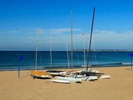 Camping Pas Cher vous présente avec son site Officiel campingpascher.fr, le Camping Village Vacances Cévéo De Mesquer - Pays De Guérande " Le Château De Tréambert" classé 3 étoiles, situé sur la commune de Mesquer dans le département Loire-atlantique (Pays De La Loire) en France. Le camping Village Vacances Cévéo De Mesquer - Pays De Guérande " Le Château De Tréambert" vous propose un hébergement de type chalet de 40 m². L'établissement vous propose 5 autres types d'hébergements. Découvrez tous nos séjours à petits prix dans la commune et aux alentours de Mesquer du département : Loire-atlantique (Pays De La Loire). Les Avis clients pour le Camping Village Vacances Cévéo De Mesquer - Pays De Guérande " Le Château De Tréambert" sont excellents avec une note moyenne de 10 sur 10. Piscine chauffée, Piscine extérieure, Animations familiales, Club ados, Club enfants, Court de tennis, Pétanque, Terrain de volley-ball, Bar, Snack/Bar,... En savoir plus : cliquez-ICI.