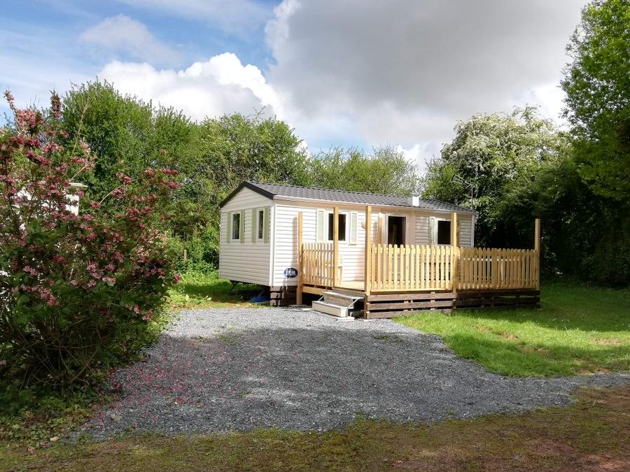Camping Pas Cher vous présente avec son site Officiel campingpascher.fr, le Camping Ushuaïa Villages - Les Pommiers Pays D'Auge classé 3 étoiles, situé sur la commune de Saint Sylvestre De Cormeilles dans le département Eure (Haute Normandie) en France. Le camping Ushuaïa Villages - Les Pommiers Pays D'Auge, vous présente un hébergement de type mobil-home et télévision. Le camping Ushuaïa Villages - Les Pommiers Pays D'Auge vous propose du sam. 19 septembre au sam. 26 septembre 2026 pour 7 nuits à 279€. Cette location propose 46 dates différentes pour réserver votre séjour. Découvrez également les 14 autres gammes d'hébergements du camping. Les Avis clients pour le Camping Ushuaïa Villages - Les Pommiers Pays D'Auge sont excellents avec une note moyenne de 8 sur 10. Piscine chauffée, Piscine couverte, Animation enfants, Aire de jeux enfants, Baby-foot, Parcours sportif, Pétanque, Randonnée, Structure gonflable enfants, Trampoline, Dépôt de pain, Snack/Bar,... En savoir plus : cliquez-ICI.