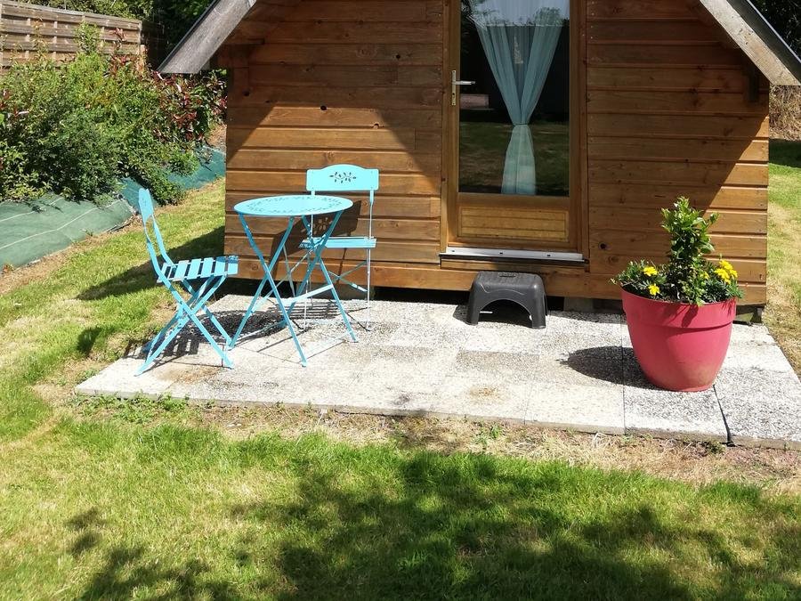 Camping Pas Cher vous présente avec son site Officiel campingpascher.fr, le Camping Ushuaïa Villages - Les Pommiers Pays D'Auge classé 3 étoiles, situé sur la commune de Saint Sylvestre De Cormeilles dans le département Eure (Haute Normandie) en France. Le camping Ushuaïa Villages - Les Pommiers Pays D'Auge, vous présente un hébergement de type hébergement insolite de 16 m². Le camping Ushuaïa Villages - Les Pommiers Pays D'Auge vous propose du sam. 19 septembre au sam. 26 septembre 2026 pour 7 nuits à 199€. Cette location propose 69 dates différentes pour réserver votre séjour. Découvrez également les 14 autres gammes d'hébergements du camping. Les Avis clients pour le Camping Ushuaïa Villages - Les Pommiers Pays D'Auge sont excellents avec une note moyenne de 9 sur 10. Piscine chauffée, Piscine couverte, Animation enfants, Aire de jeux enfants, Baby-foot, Parcours sportif, Pétanque, Randonnée, Structure gonflable enfants, Trampoline, Dépôt de pain, Snack/Bar,... En savoir plus : cliquez-ICI.